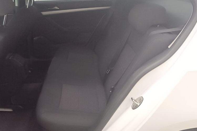 Used Volkswagen Lavida 2015 1.6L Manual Fashion Edition
