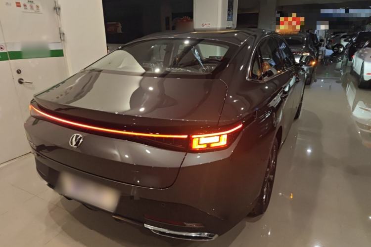 Used CHANGAN Eado 2025 Blue Whale 1.5T 500Bar Prestige Model
