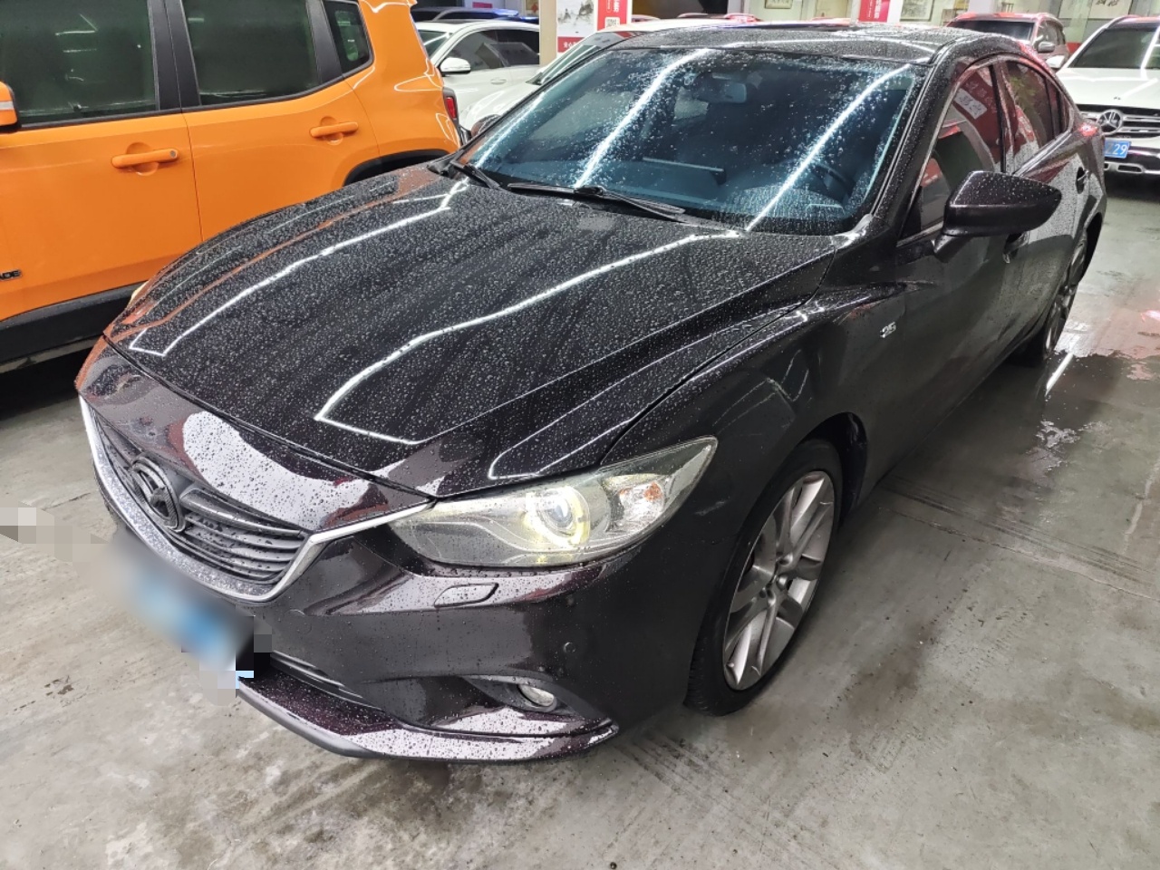 Под передней частью автомобиля