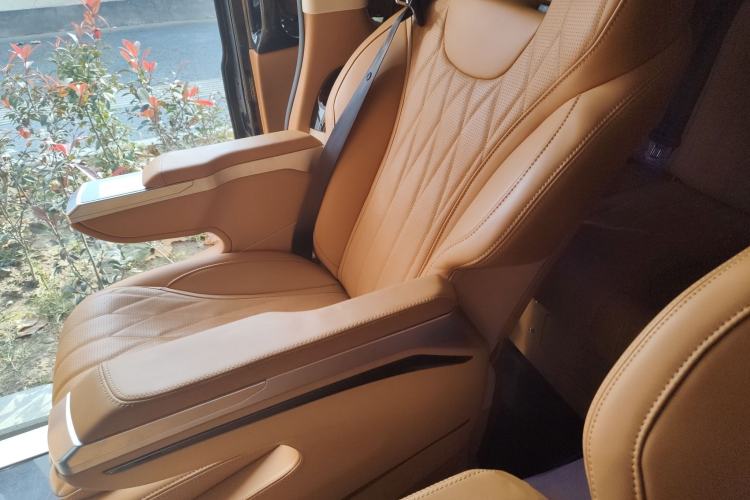 Used Mercedes-Benz Vito 2024 2.0T Elite Version 7 Seats