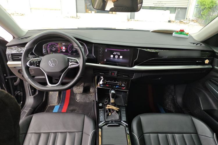 Used Volkswagen Passat 2023 330TSI Elite Edition Center Console