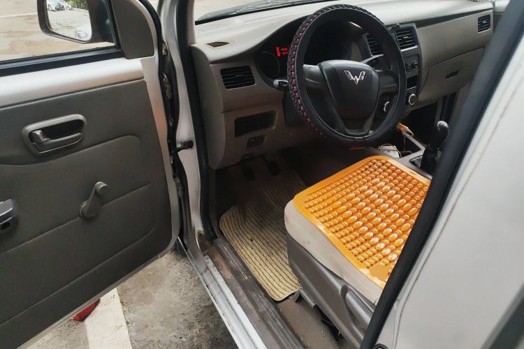 Used Wuling Rongguang V 2015 1.5L Practical Version
