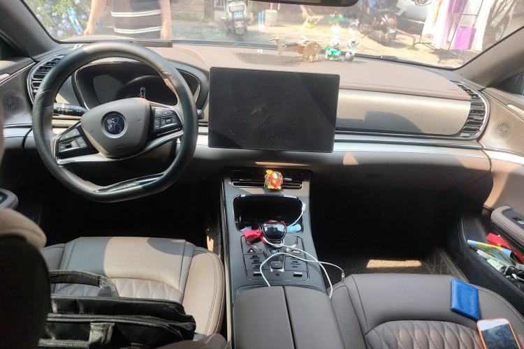 Used BYD Han 2023 EV Champion Edition 605KM Front-Drive Premium Model Center Console