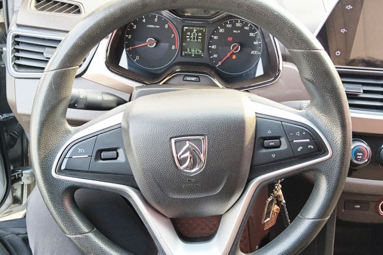 Used Baojun 310W 2017 1.5L Manual Fashion Model China V