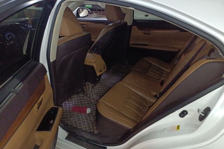 Used Lexus ES 2015 300h Luxury Edition
