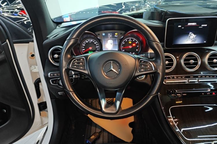 Used Mercedes-Benz GLC 2019 Facelift GLC 260 L 4MATIC Luxury Model
