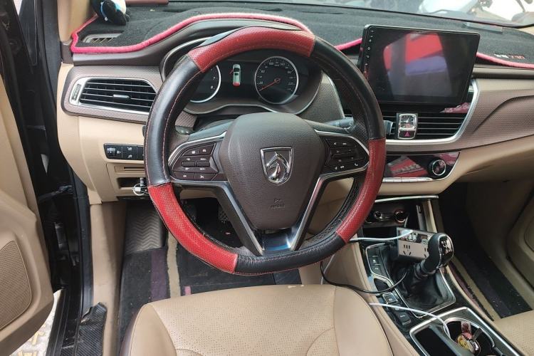 Used Baojun 730 2017 1.5T Manual Style 7 Seats China V