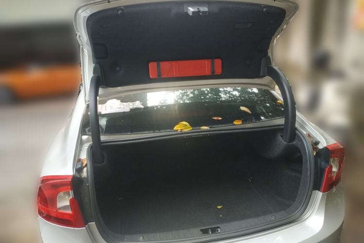 Used Volvo S60 2011 2.0T ZhiShang Version Trunk