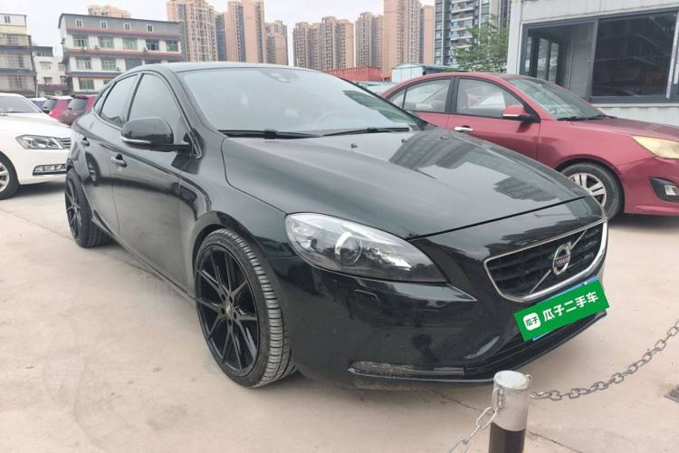 Used Volvo V40 2014 2.0T Zhiya Edition
