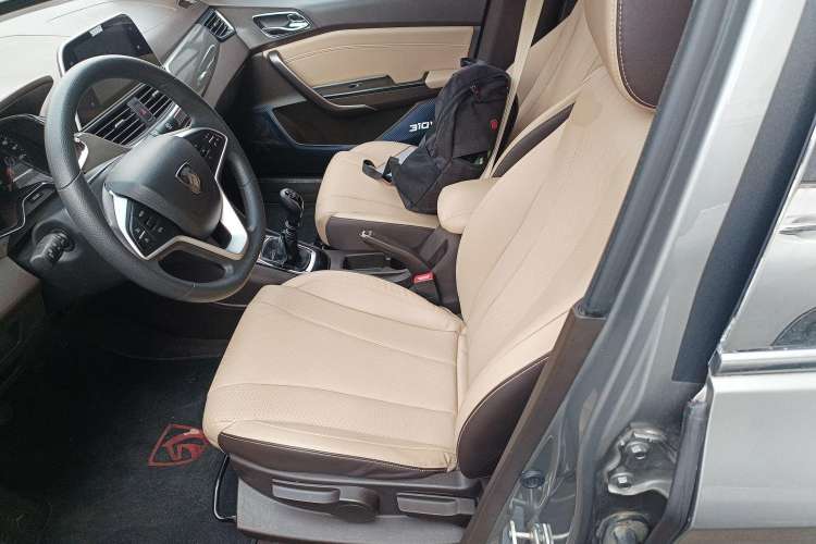 Used Baojun 310W 2017 1.5L Manual Fashion Model China V
