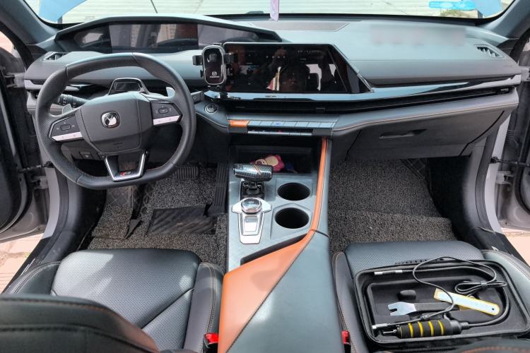 Used CHANGAN UNI-V 2022 1.5T Prestige Version Center Console