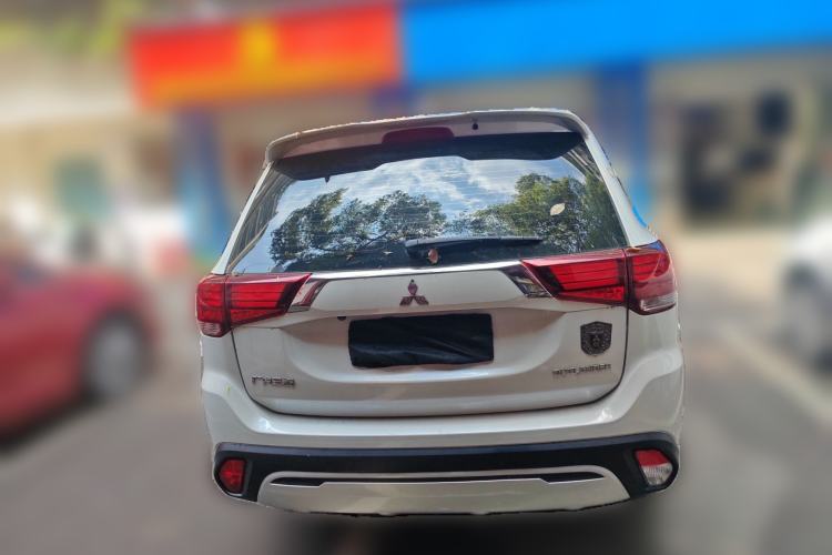 Used Mitsubishi Outlander 2019 2.0L Two-Wheel Drive Comfort Edition 5 Seats China VI Standard
