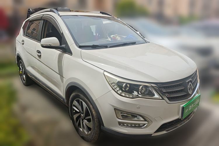 Used Baojun 560 2015 1.8L manual luxury version Front Right 45 Deg