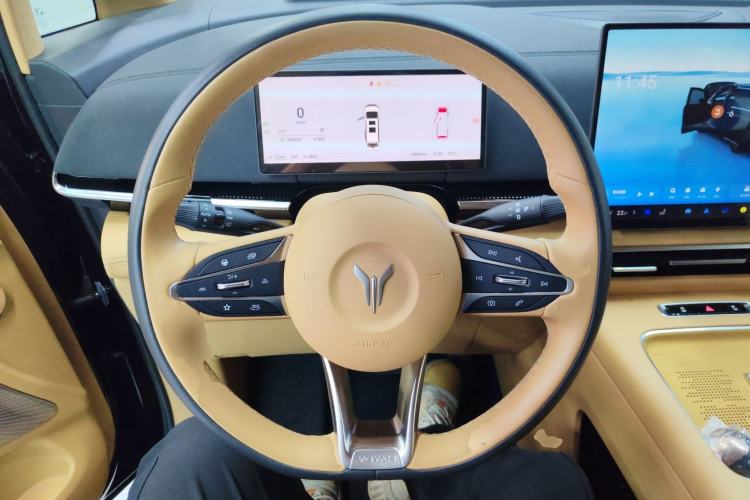 Used VOYAH Dream 2025 PHEV Four-Wheel-Drive Flagship Kunpeng Edition Steering Wheel