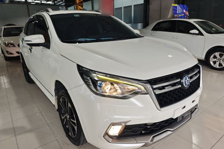 Used Venucia T70 2018 2.0L CVT Smart Enjoyment Version Front Right 45 Deg