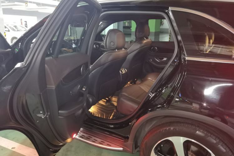 Used Mercedes-Benz GLC 2018 Facelift GLC 260 4MATIC Luxury Edition
