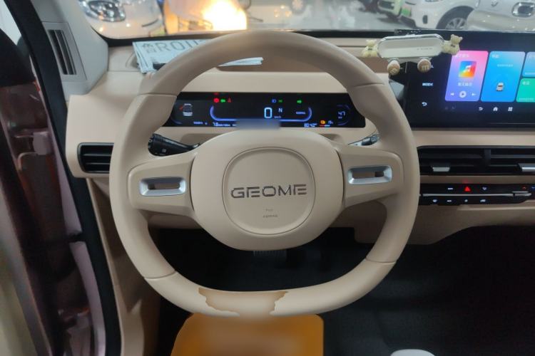 Used Geely Galaxy Panda 2023 Panda Mini 200km Endurance Bear Steering Wheel