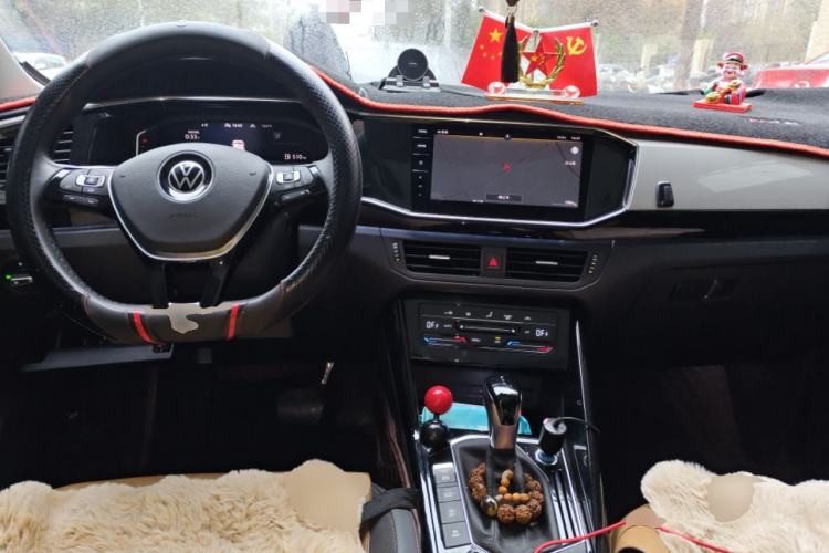 Used Volkswagen Tayron 2022 330TSI Two-Wheel Drive Luxury Smart Connectivity Version Center Console