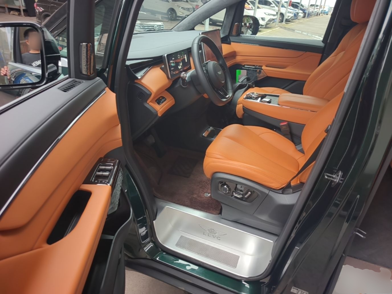 Geely Galaxy LEVC L380 2024 140-Degree 6-Seater All-Wheel-Drive Ultra — снимка 18