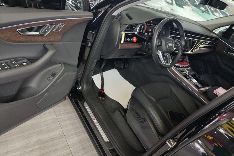 Used Audi Q7 2021 55 TFSI quattro S line Sport model
