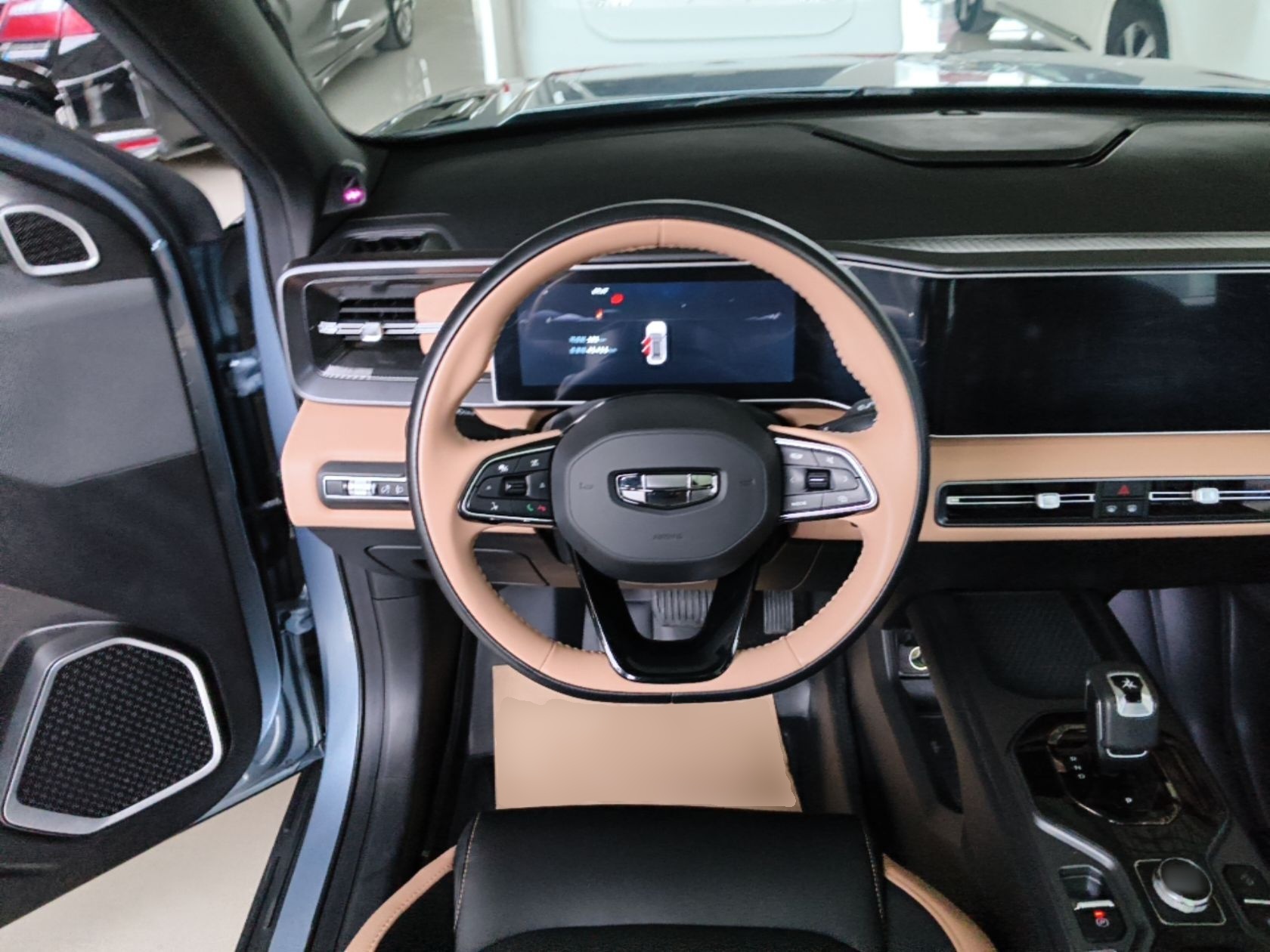 Geely Auto icon 2023 1.5TD Chocolate Luxe Edition — снимка 13