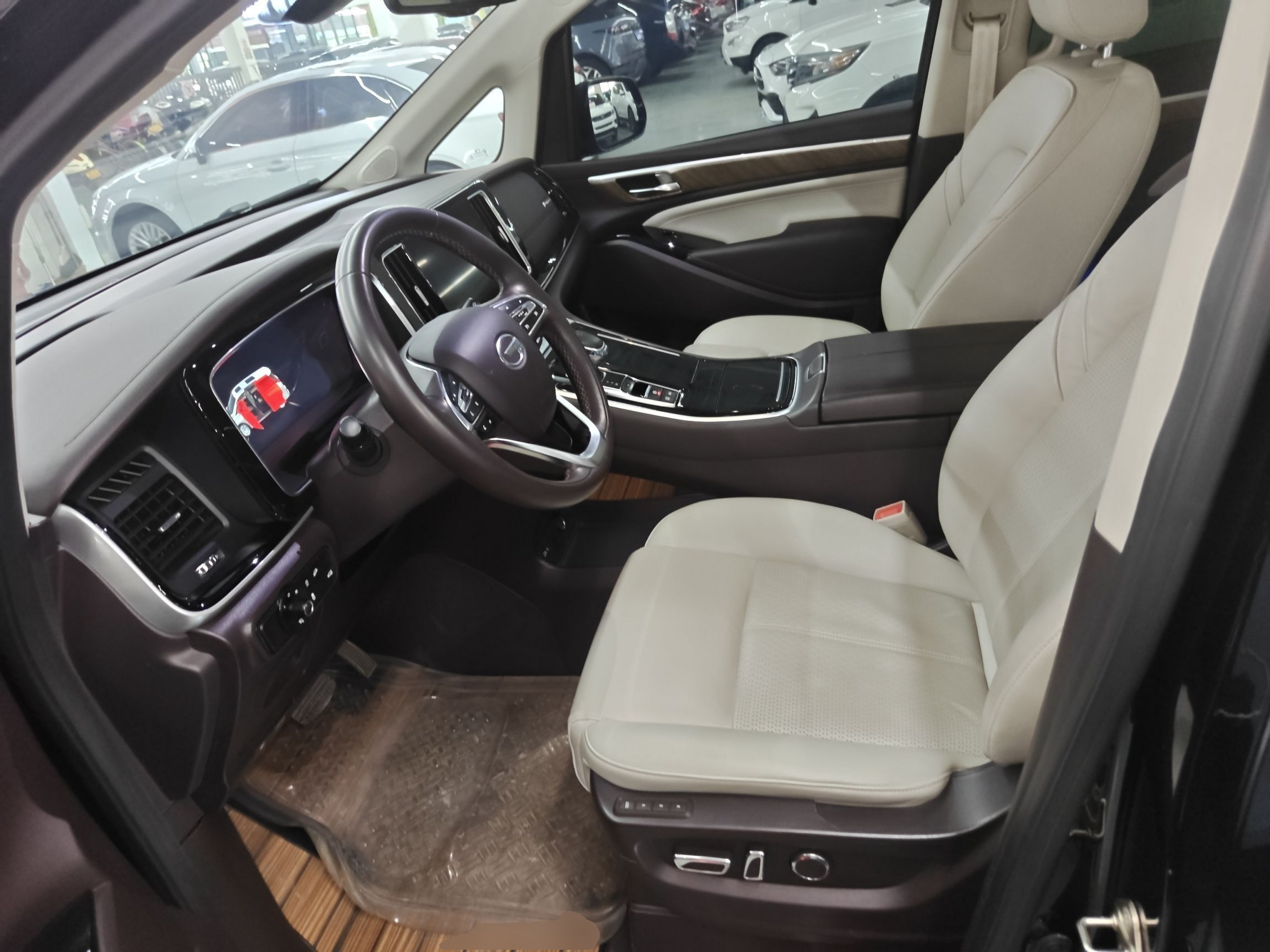 Переднее сиденье в автомобиле