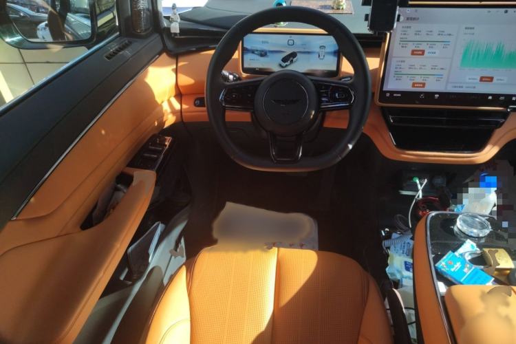 Used Geely Galaxy LEVC L380 2024 140-Degree 8-Seater Four-Wheel Drive Max
