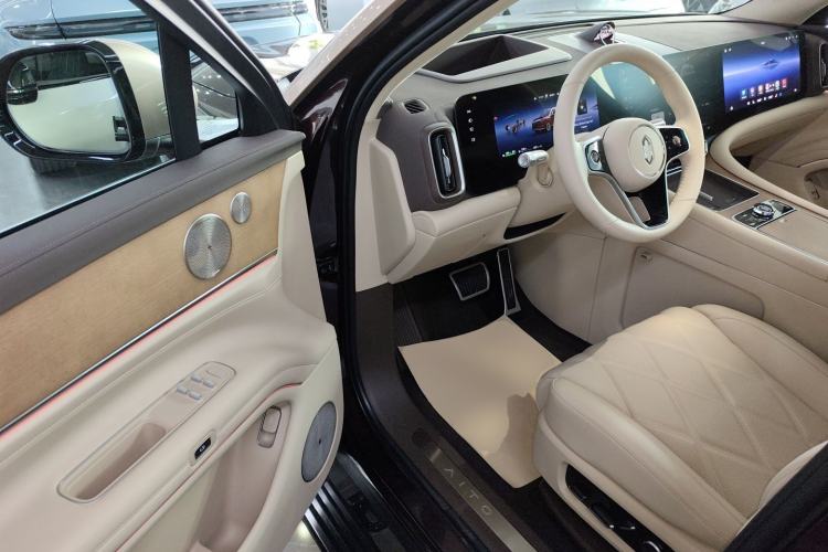 Used Hima AITO M9 2025 Extended-Range Ultra Version 52 kWh 6-Seater
