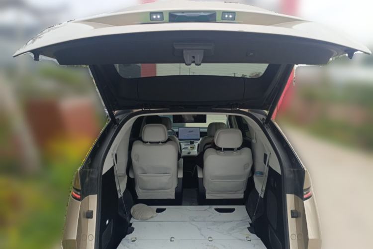 Used XPeng X9 2024 702 Ultra-Long Range Max Trunk