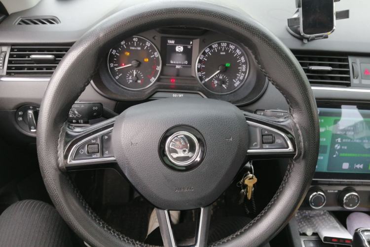 Used Skoda Octavia 2017 1.6L Automatic Smart Drive Edition Steering Wheel