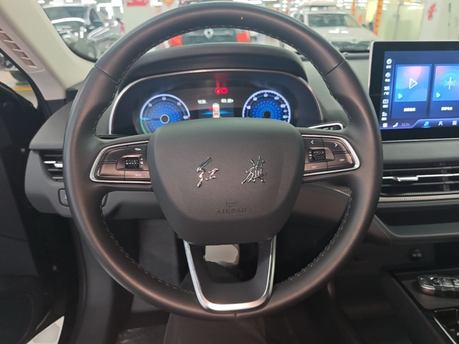 Hongqi E-QM5 2023 Revised Version Basic Travel Edition — снимка 13