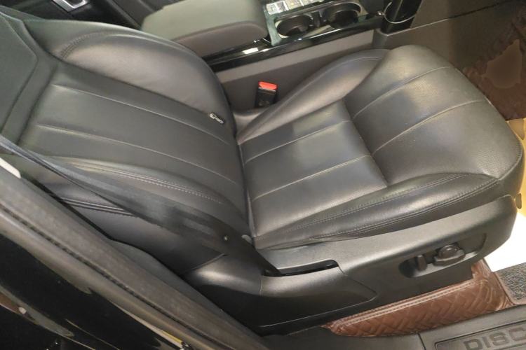 Used Land Rover Discovery 2020 3.0 SC V6 SE Right Front Seat