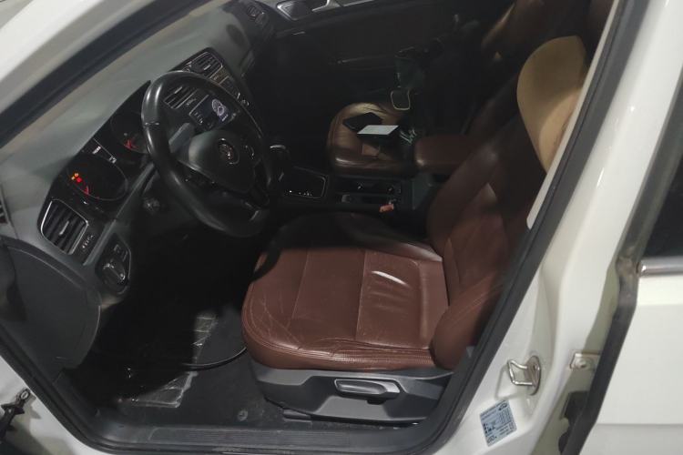 Used Volkswagen Golf 2017 1.6L Automatic Comfort Million-Vehicle Anniversary Edition Left Front Seat