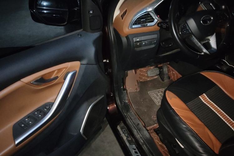 Used Soueast DX7 2015 1.5T Automatic Prestige Model Driver Seat