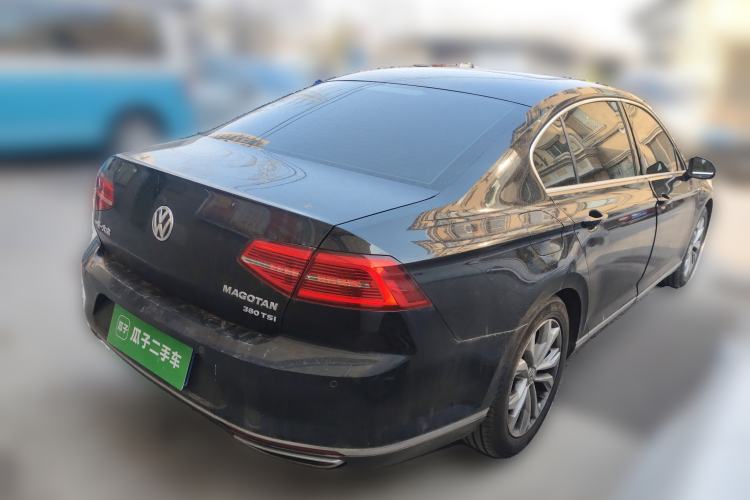 Used Volkswagen Magotan 2018 380TSI DSG Luxury Model Rear Right 45 Deg