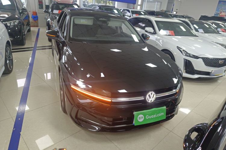 Used Volkswagen Magotan 2024 300TSI DSG Prestige Edition—A Real Eye-Catcher Front
