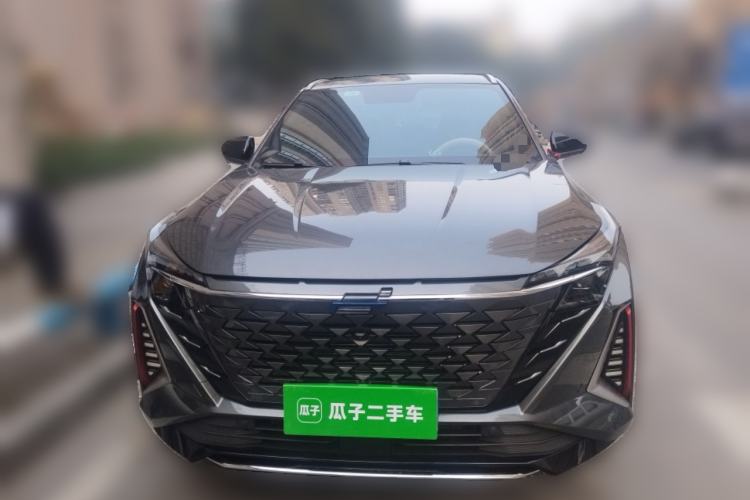 Used CHANGAN OSHAN Z6 2023 Blue Whale 1.5T DCT Smart Luxury Model Front