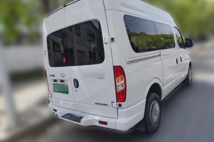 Used SAIC MAXUS Xintu V80 2018 2.5T 6-Speed Manual Aoyuntong Short Wheelbase Mid-Height 5-6 Seater
