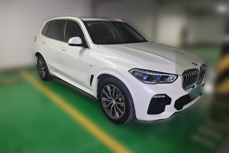 Used BMW X5 2020 xDrive40i M Sport Package Front Right 45 Deg