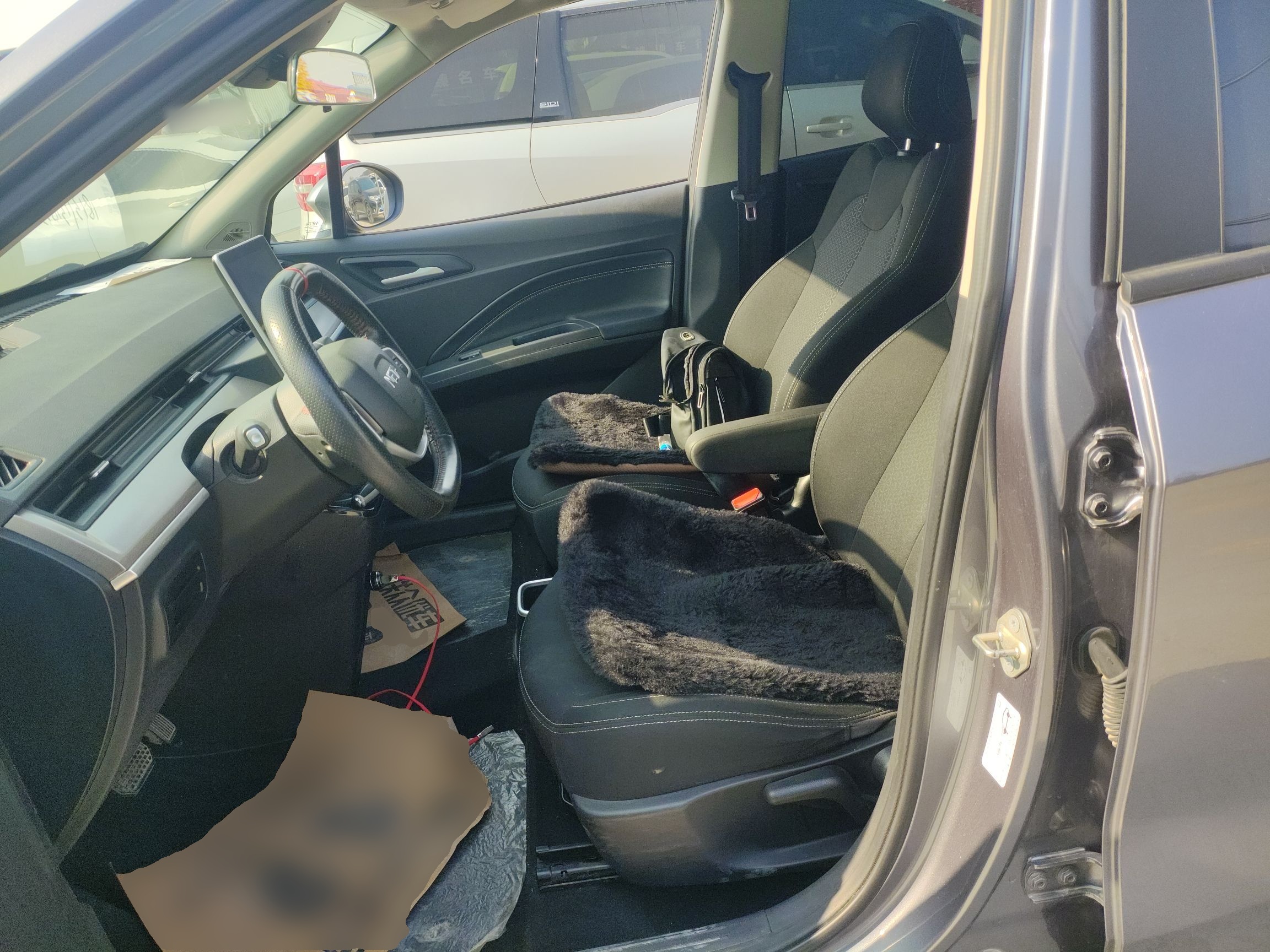 Переднее сиденье в автомобиле