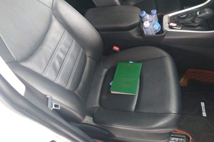 Used Toyota RAV4 2020 Dual-Engine 2.5L E-CVT 4x4 Elite PLUS Edition Right Front Seat