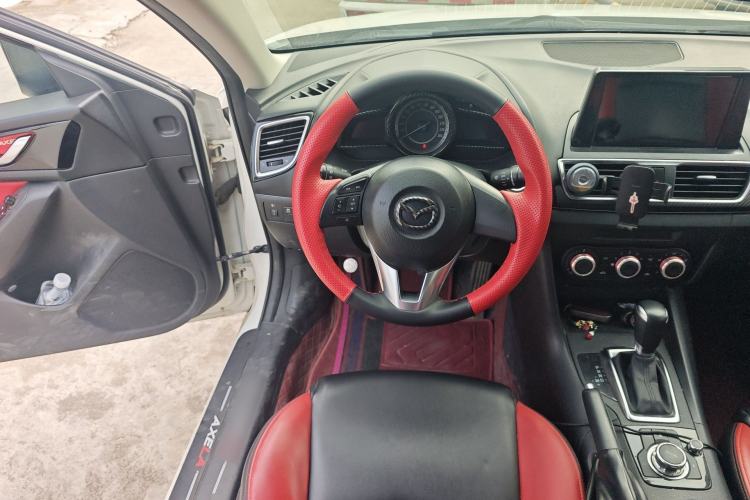 Used Mazda 3 Axela 2016 Sedan 1.5L Automatic Comfort Model