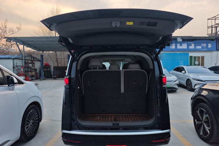 Used Denza D9 2022 DM-i 945 Luxury Model
