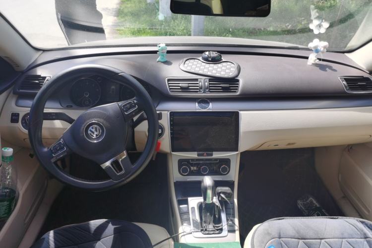 Used Volkswagen Magotan 2012 Revised Version 1.8TSI Leading Edition Center Console