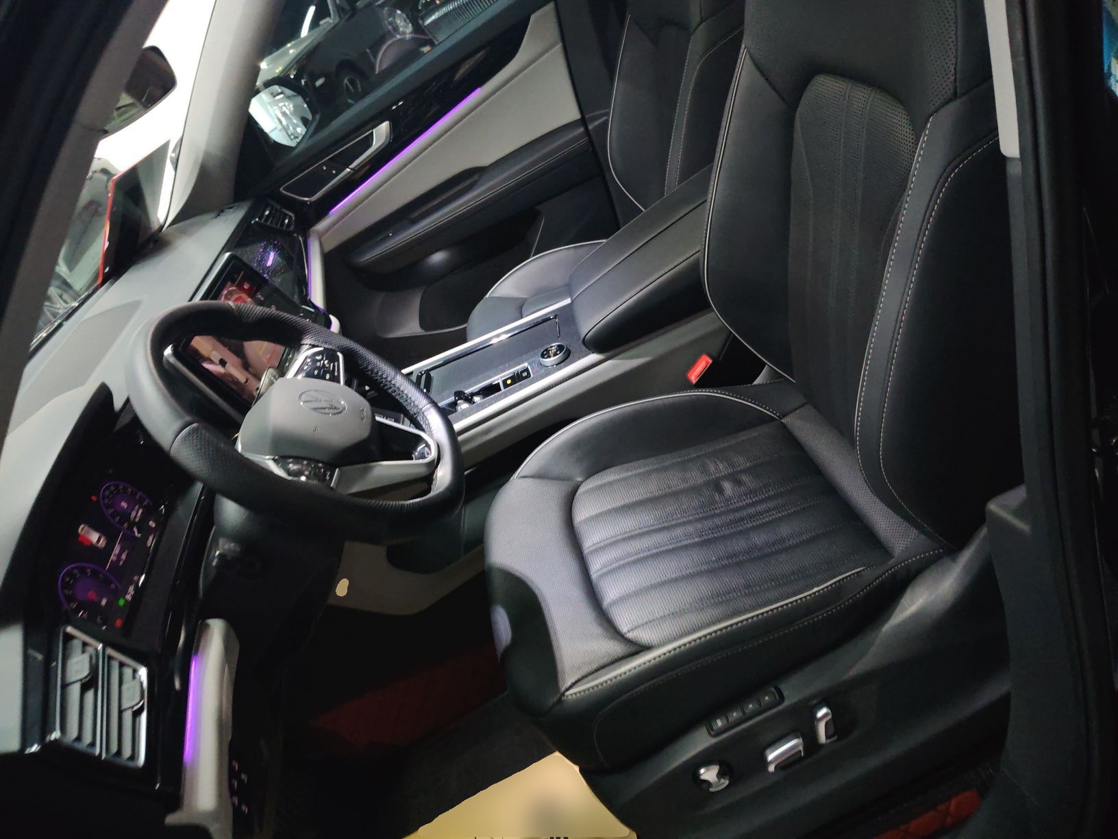 Переднее сиденье в автомобиле