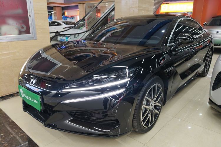 Used Denza Z9 2024 630 km All-Wheel Drive Max Version