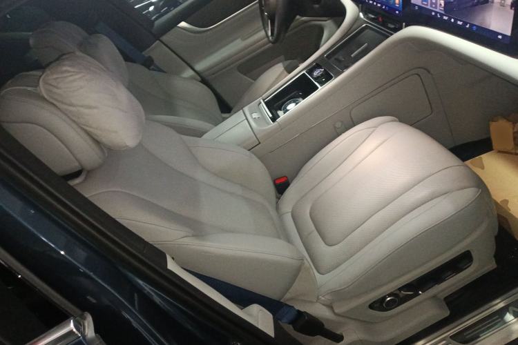 Used Hima AITO M9 2024 Range-Extended Max Edition 42 kWh 6-Seater Version Right Front Seat