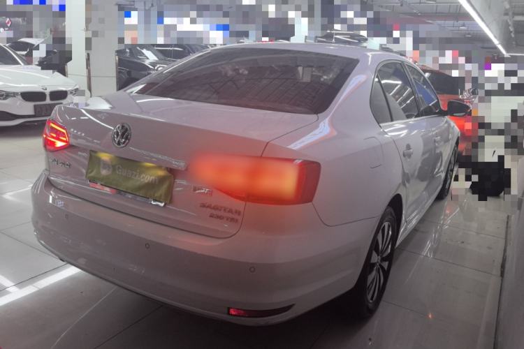 Used Volkswagen Sagitar 2017 230TSI Automatic Comfort Version
