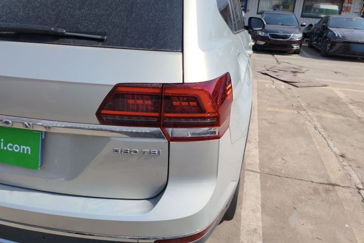 Used Volkswagen Teramont 2020 380TSI Four-Wheel Drive Luxury Version China VI Standard Right Rear Taillight