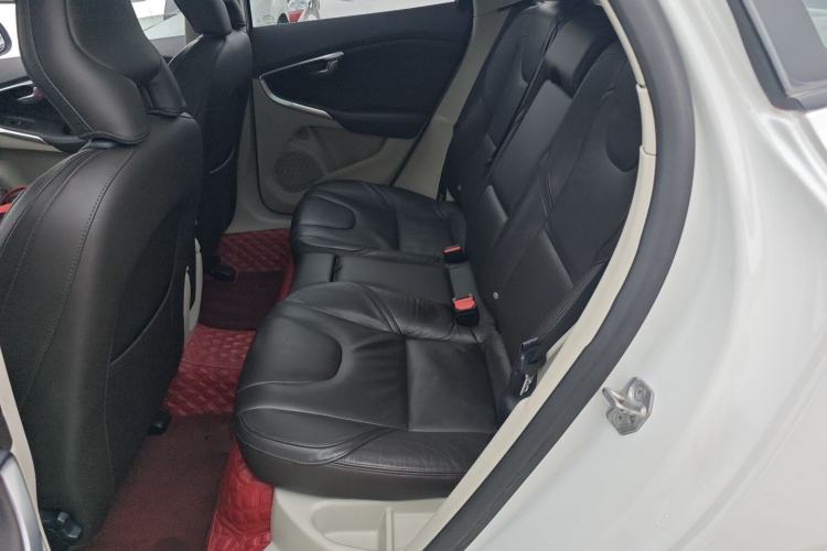 Used Volvo V40 2015 1.6T Zhiyi Edition
